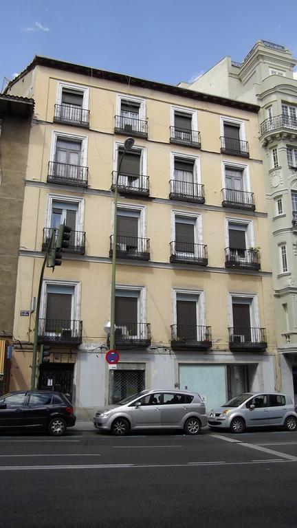 Hostal Rivera - Atocha Madrid Exterior photo