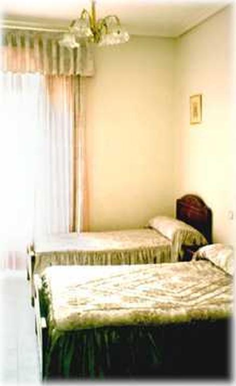 Hostal Rivera - Atocha Madrid Exterior photo